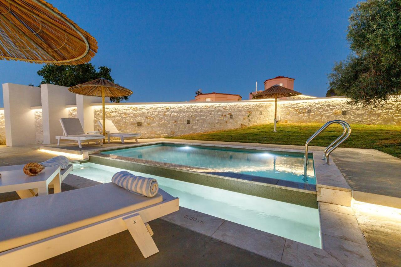 With Heated Private Pool And Bbq *