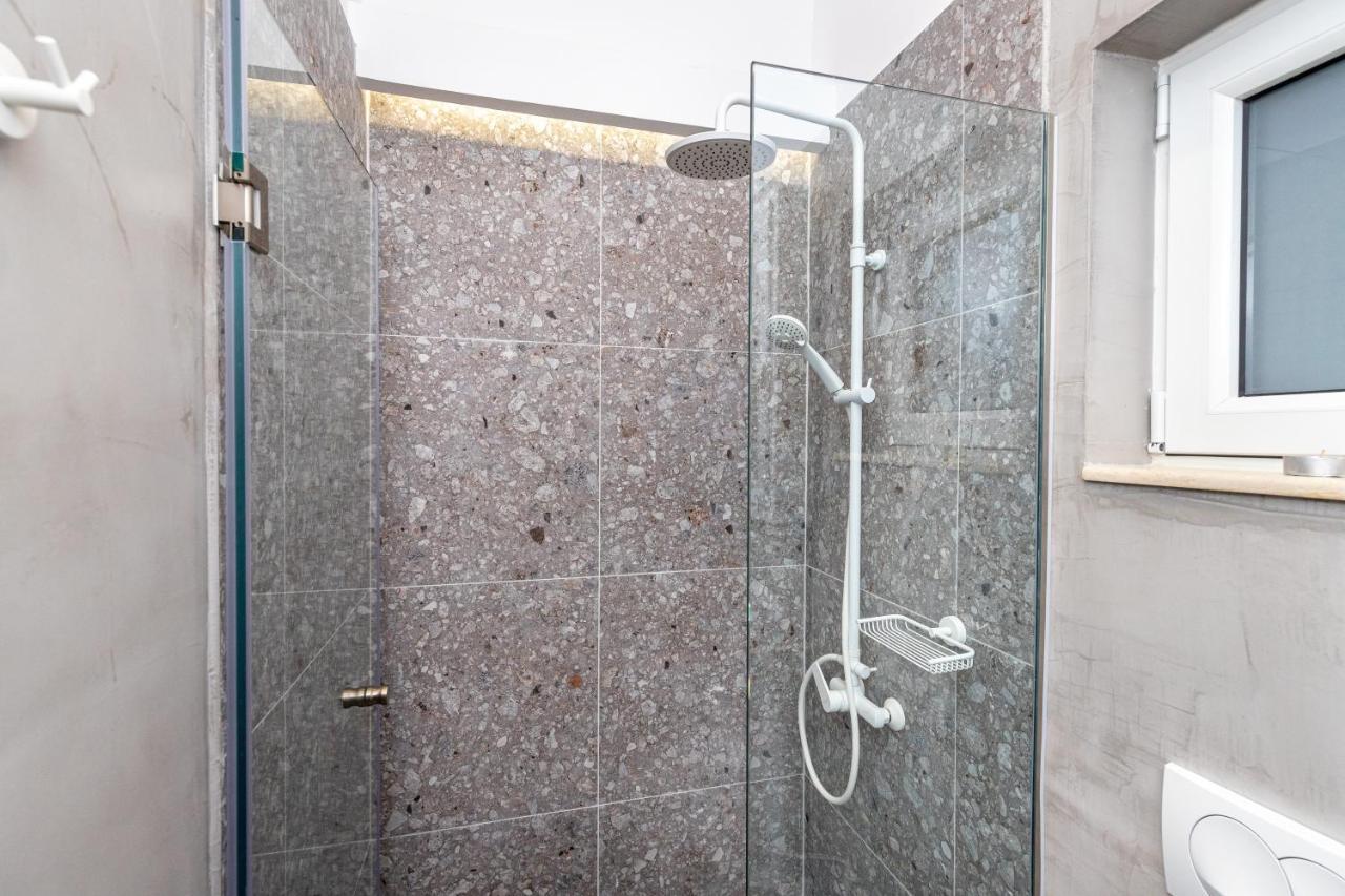 Apartment With Heated Private Pool And Bbq