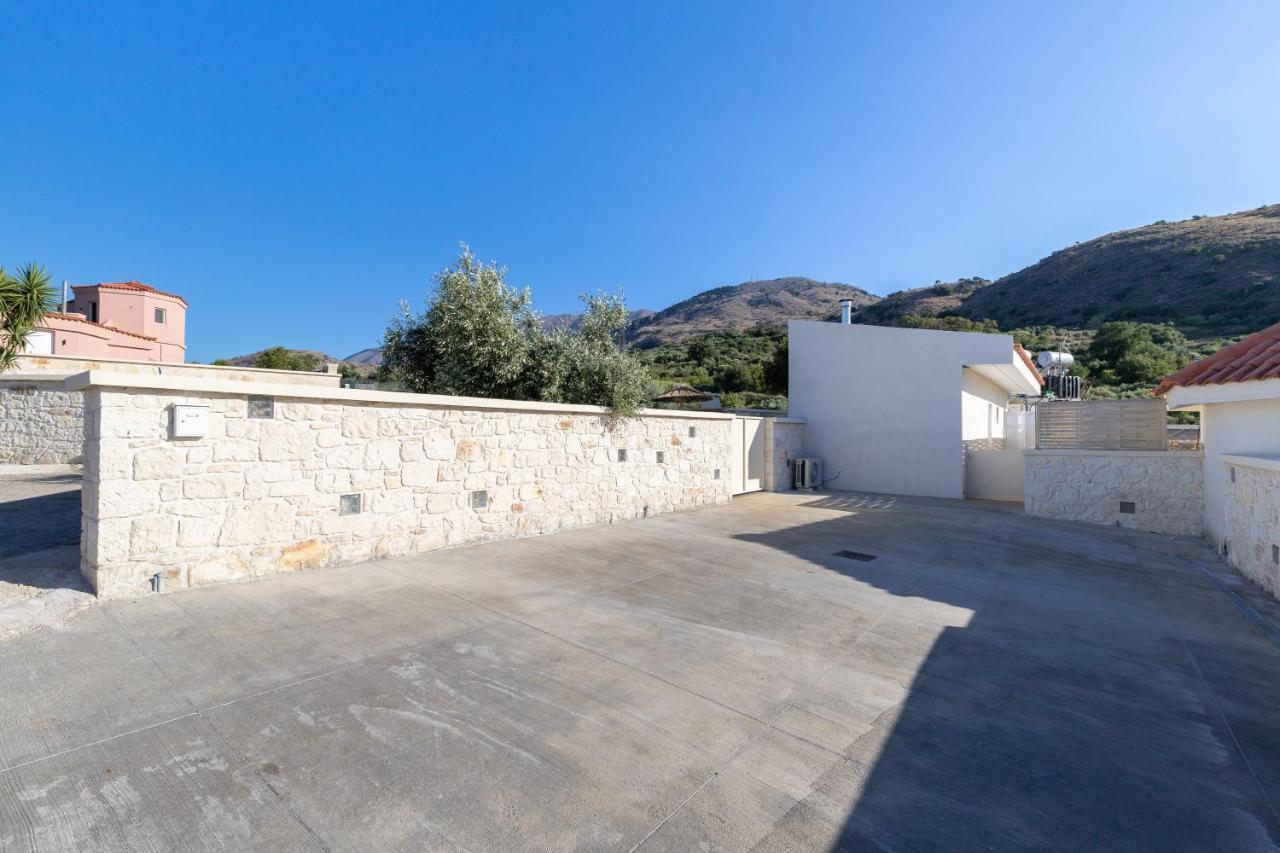 With Heated Private Pool And Bbq Georgioupoli