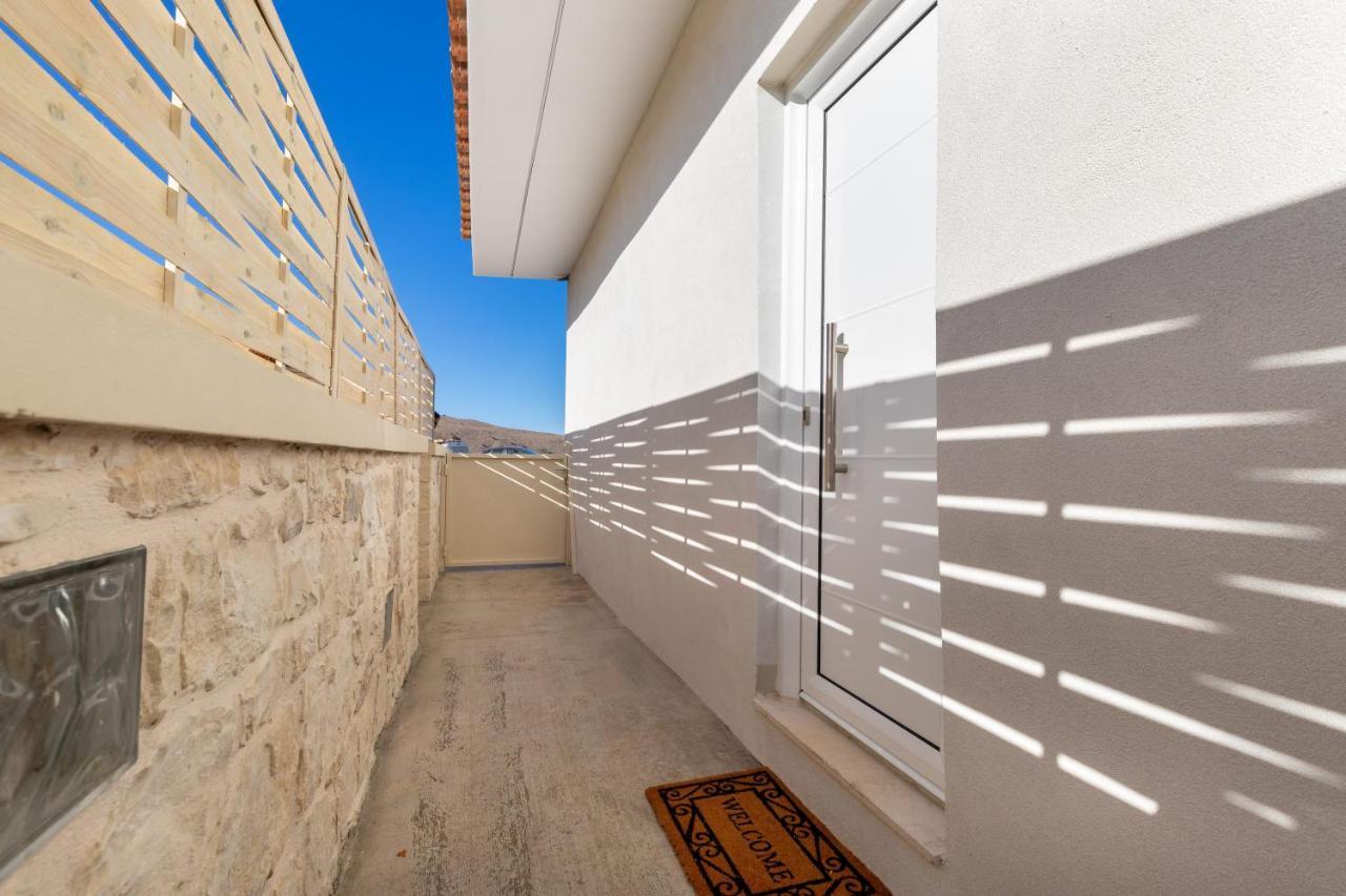 With Heated Private Pool And Bbq Apartment