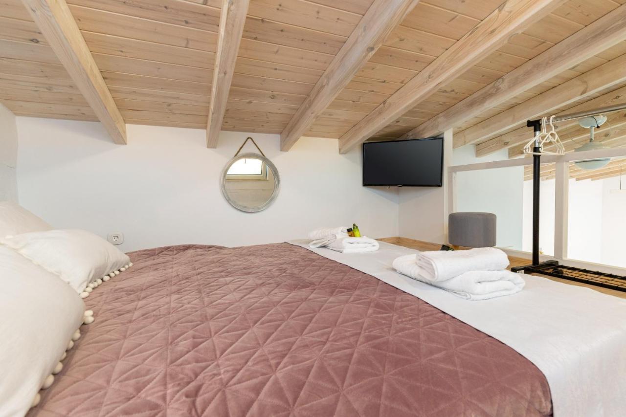 With Heated Private Pool And Bbq *