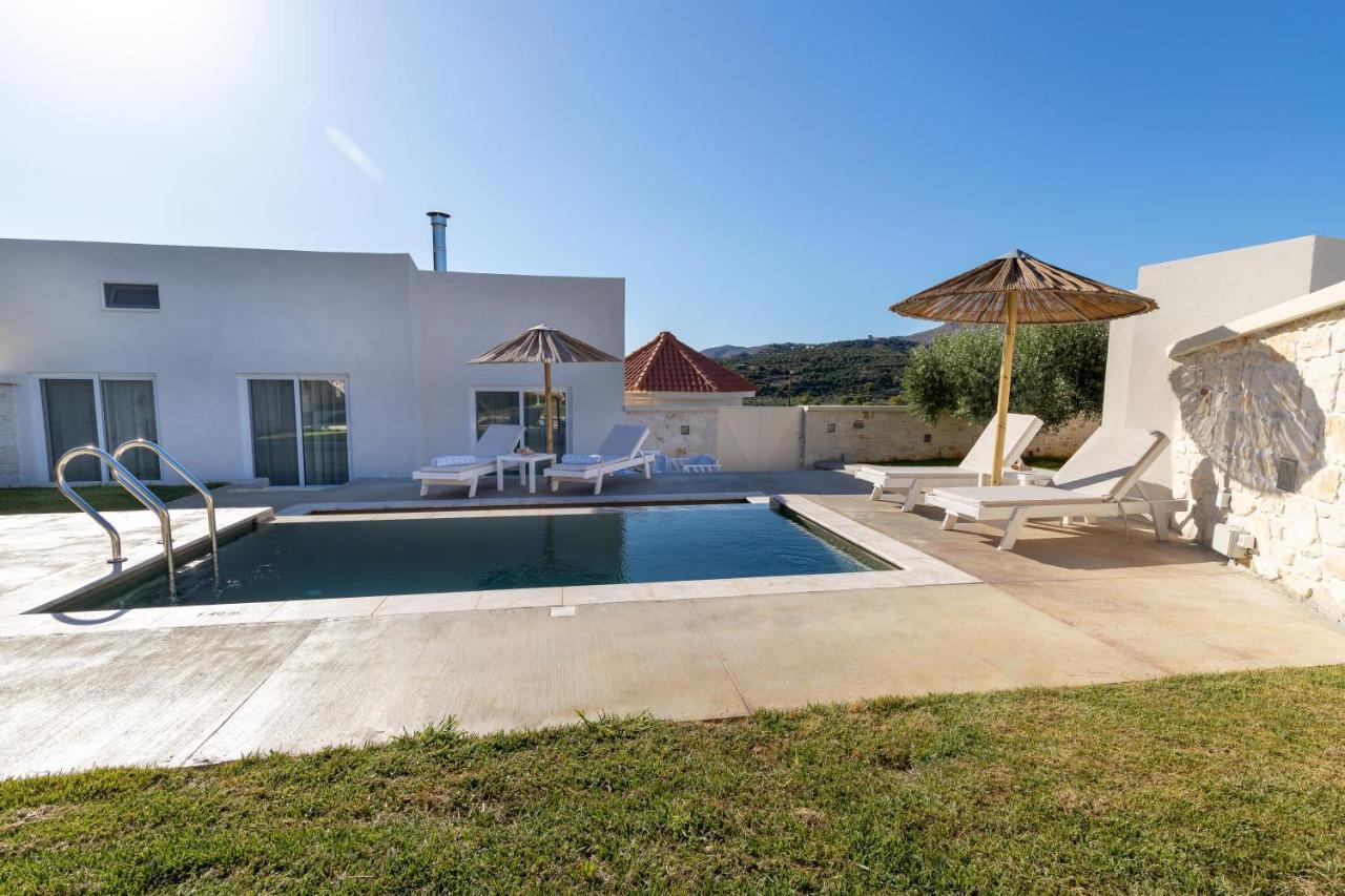 With Heated Private Pool And Bbq Apartment