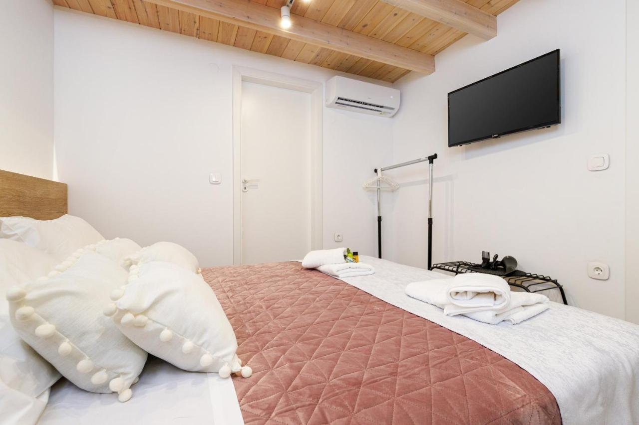 Apartment With Heated Private Pool And Bbq *