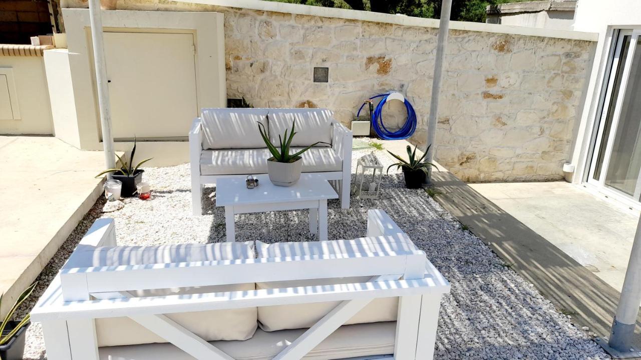 With Heated Private Pool And Bbq Apartment